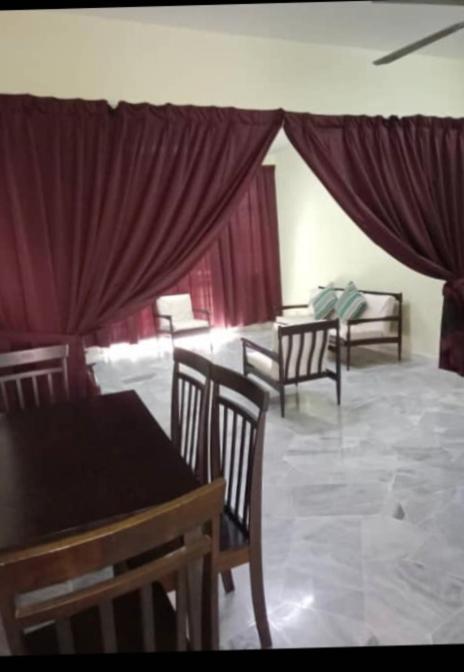 Aiman Homestay Порт-Диксон Экстерьер фото